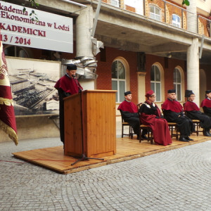 AHE absolwenci rozdanie dyplomów