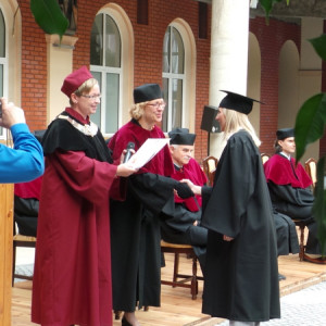 AHE absolwenci rozdanie dyplomów