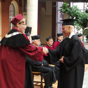 AHE absolwenci rozdanie dyplomów