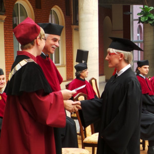 AHE absolwenci rozdanie dyplomów