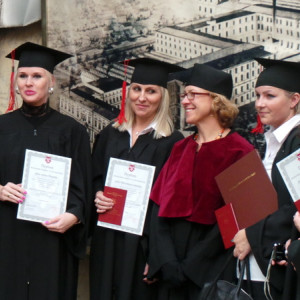 AHE absolwenci rozdanie dyplomów