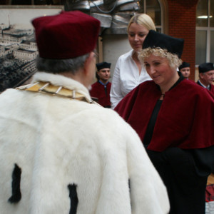 Podziękowania dla mgr Agnieszki Renn-Żurek oraz mgr Jolanty Szukalskiej za szczególnie staranne przygotowanie dokumentacji kierunku Pielęgniarstwo do wizytacji zespołów oceniających Komisji Akredytacyjnej