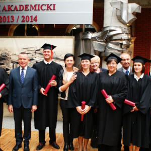 Pamiątkowe zdjęcia Doktorów wraz z Promotorami