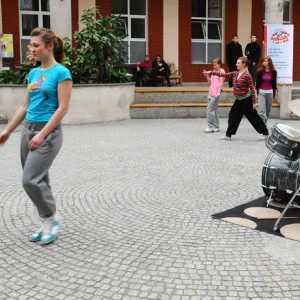 Tancerze podczas występu w Patio AHE 