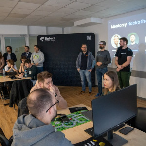 Studenci Koła Naukowego AIrON AHE na Hackathonie FCP