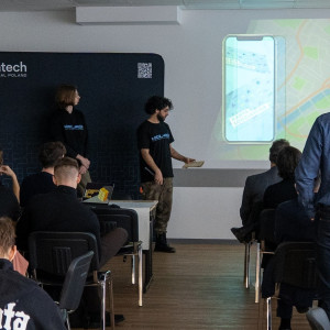 Studenci Koła Naukowego AIrON AHE na Hackathonie FCP