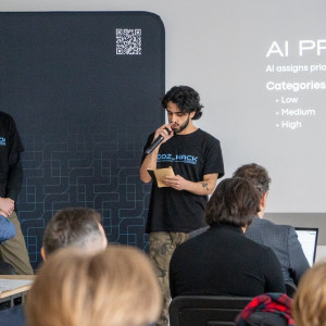 Studenci Koła Naukowego AIrON AHE na Hackathonie FCP