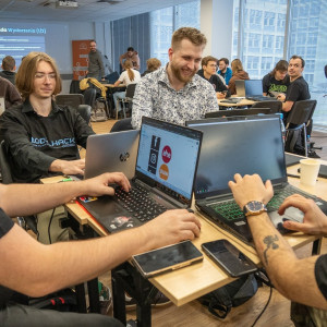 Studenci Koła Naukowego AIrON AHE na Hackathonie FCP