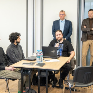 Studenci Koła Naukowego AIrON AHE na Hackathonie FCP