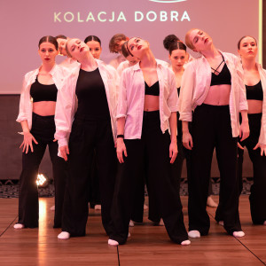Występ studentów tańca na charytatywnej kolacji „DOBRO dzieję się"