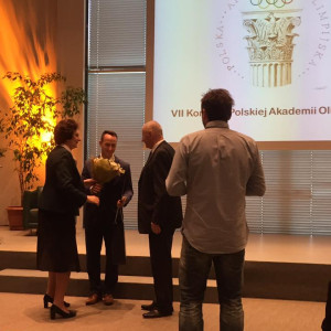 Dr Wiesław Firek odbiera nagrodę 