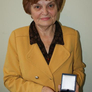 Dr Grażyna Tadeusiewicz z Honorową Odznaką OHP.
