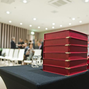 Dr Sylwia Rydz Prorektor ds. Nauki oraz dr Leszek Kuras Prorektor ds. Nauki i Rozwoju