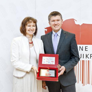 Dr Sylwia Rydz Prorektor ds. Nauki oraz dr Leszek Kuras Prorektor ds. Nauki i Rozwoju