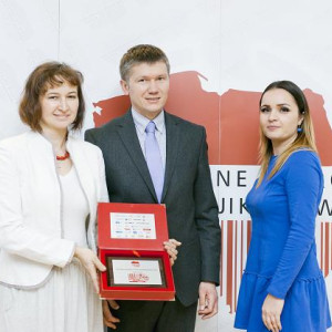 Dr Sylwia Rydz Prorektor ds. Nauki oraz dr Leszek Kuras Prorektor ds. Nauki i Rozwoju