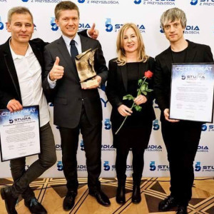 Prorektor ds. Nauki i Rozwoju AHE dr Leszek Kuras dr Elżbieta Dul-Ledwosińska prodziekan kierunku grafika dr Alexandr Azarkevitch prodziekan kierunku taniec Jacek Grudzień prodziekan kierunku dziennikarstwo i komunikacja społeczna