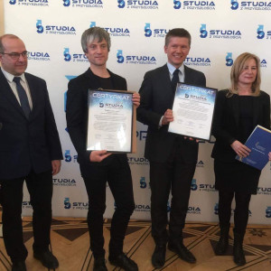 Prorektor ds. Nauki i Rozwoju dr Leszek Kuras, dr Elżbieta Dul-Ledwosińska prodziekan kierunku grafika oraz dr Alexandr Azarkevitch prodziekan kierunku taniec