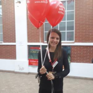 Studentki kierunku pielęgniarstwo i Fundacja DKMS podczas akcji Pomożesz? Bo możesz! Masz to w genach.