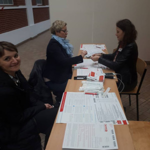 Studentki kierunku pielęgniarstwo i Fundacja DKMS podczas akcji Pomożesz? Bo możesz! Masz to w genach.