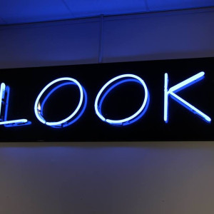 Wystawa prodziekan kierunku grafika w Akademii Sztuk Pięknych