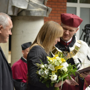 Podziękowania dla prof. AHE dr hab. Joannie Satole-Staśkowiak, która przez ostatnie dwa lata pełniła fukcję Rektora