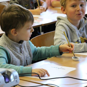 Studenci filologii uczyli kaligrafii