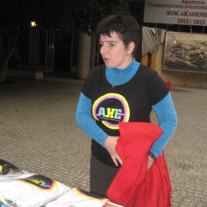 Koszulkowe i bluzy dla studentów Akademii