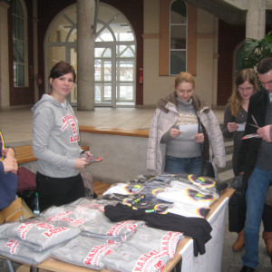 Koszulkowe i bluzy dla studentów Akademii