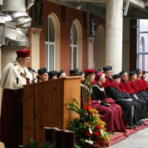 Rok akademicki 2015/2016 w Akademii ostał otwarty.