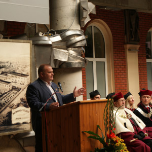 Rok akademicki 2015/2016 w Akademii ostał otwarty.