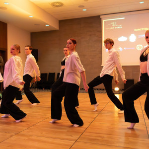 Występ studentów tańca na charytatywnej kolacji „DOBRO dzieję się"